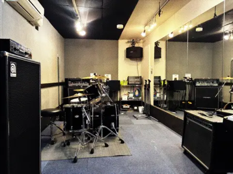NORI SOUND studio：ドラムとアンプのある練習室