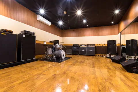 音楽堂PLUM(ドラムとアンプのある練習室)