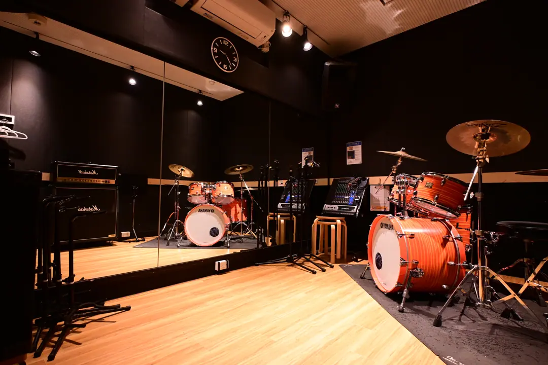 音楽天国 浜松市野店（ドラムとアンプのある練習室）