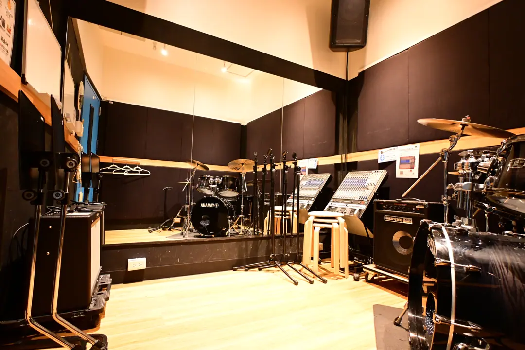音楽天国 名古屋ささしまライブ店(ドラムとアンプのある練習室)