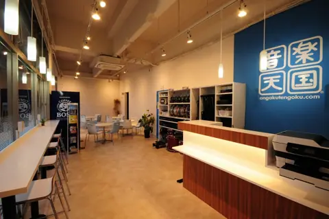 音楽天国 静岡草薙店:受付カウンターとロビー
