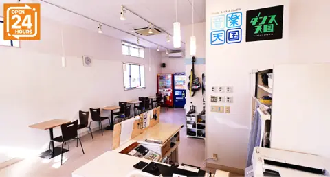 音楽天国 静岡駿河店：受付とロビー
