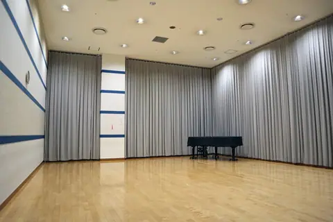 パピオビールーム（福岡市千代音楽・演劇練習場）：ピアノのある音楽室