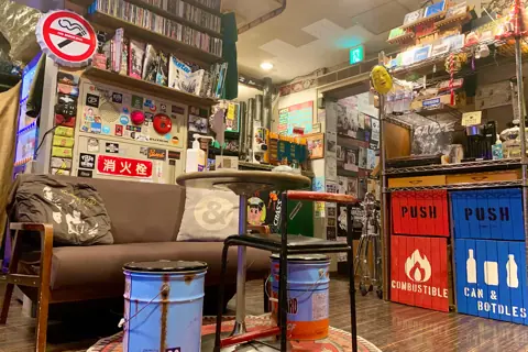 スタジオペンタ 池袋店：ソファのあるロビー