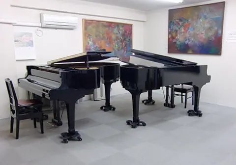 ピアノアートサロン(月島)(グランドピアノが2台ある部屋)