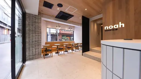 ピアノスタジオノア 池袋店：ロビーのテーブル席