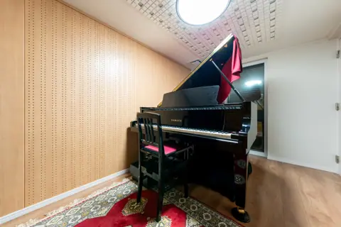 Pianoroom ata：グランドピアノのある部屋