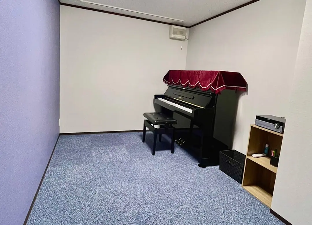 +MUSIC金沢(プラスミュージック金沢)(アップライトピアノのある部屋)
