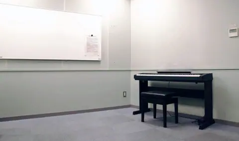 ウィズあかし 音楽練習室1・2（明石市生涯学習センター）：音楽練習室1（電子ピアノ）