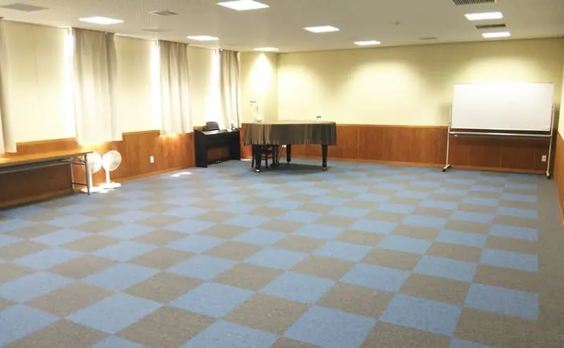 長沼コミュニティセンター 音楽室（ピアノのある室内）
