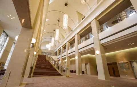 ふくやま芸術文化ホール リーデンローズ 練習室（大・小）：大ホールのホワイエ