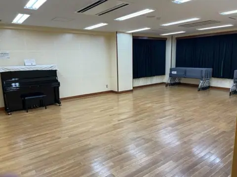 坪井公民館 音楽室:音楽室とアップライトピアノ