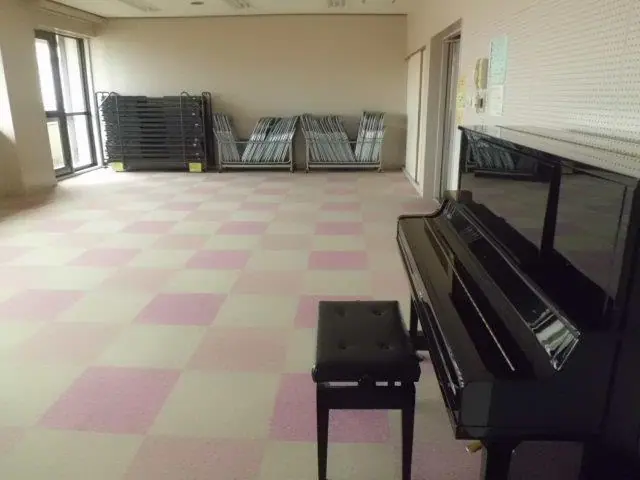 薬円台公民館 音楽室(音楽室とアップライトピアノ)