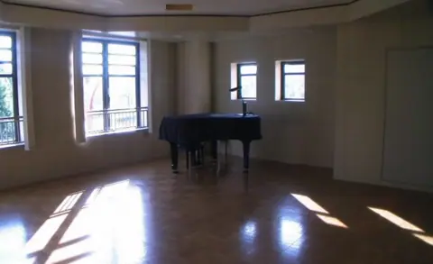 八王子市南大沢市民センター 音楽室：グランドピアノのある音楽室