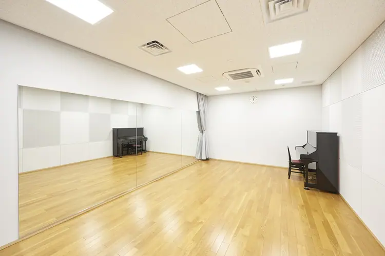 東大阪市文化創造館 創造支援室M(ピアノと鏡のある部屋)