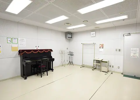 ひの煉瓦ホール（日野市民会館） 練習室・リハーサル室：練習室（アップライトピアノ）