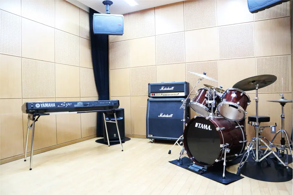 生涯学習センターきらめき 音楽スタジオ(ドラム、キーボード、アンプのある部屋)