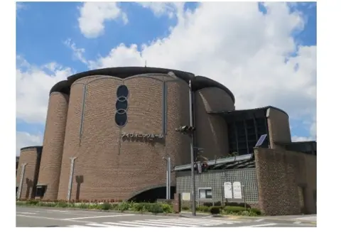 伊丹アイフォニックホール 練習室（建物の外観）