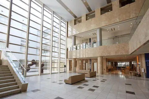 門真市民文化会館ルミエールホール 練習室：エントランスホール
