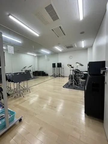 にこわ新小岩（新小岩地域活動センター） 音楽室（ドラム・アンプ・譜面台のある音楽室）