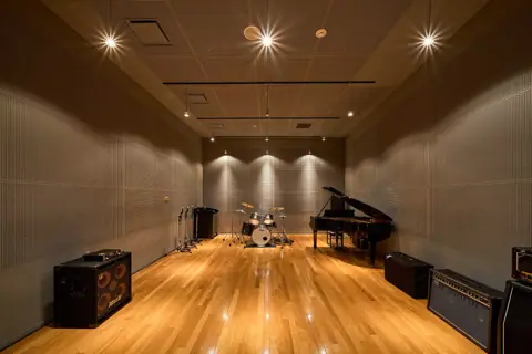 高知市文化プラザかるぽーと スタジオ（ドラム、グランドピアノ、アンプのあるスタジオ）