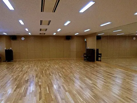 森下文化センター 音楽スタジオ：ピアノのある広いスタジオ
