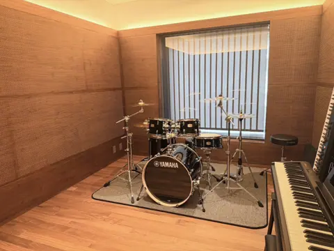 THEATRE MAdo(丸亀市民会館)スタジオB・C・D:スタジオD(ドラムセットとキーボード)