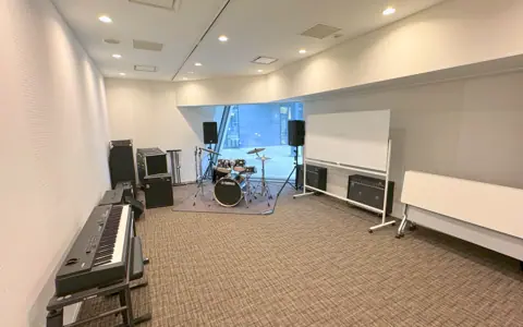 スターツおおたかの森ホール リハーサル室・スタジオ(ドラムセットとキーボードのあるスタジオ)
