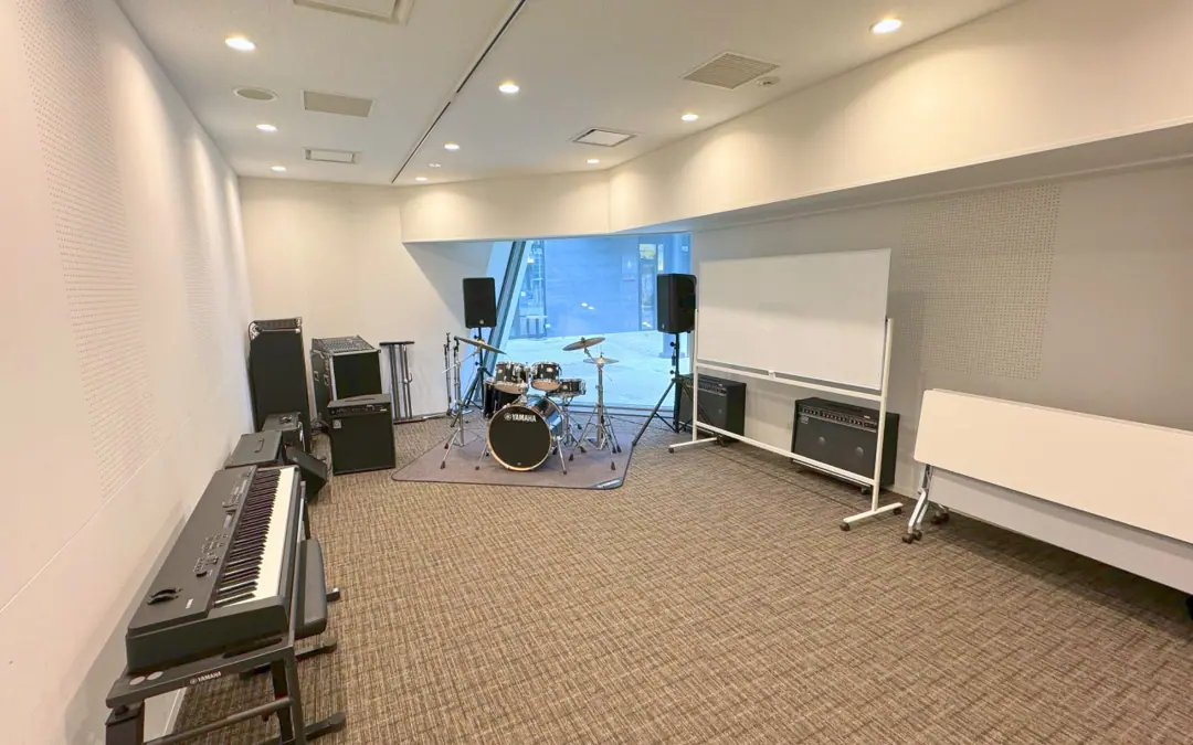 スターツおおたかの森ホール リハーサル室・スタジオ(ドラムセットとキーボードのあるスタジオ)