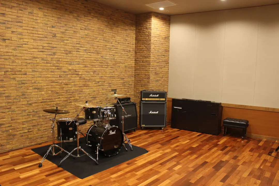 ミュージックタウン音市場 音楽スタジオ（Studio2（ドラムセットとアンプ））