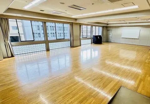 クレオ大阪南 多目的室（音楽室）：板張りの多目的室