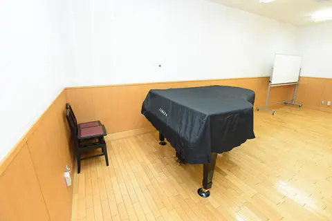 浦和コミュニティセンター 音楽室：グランドピアノのある音楽室
