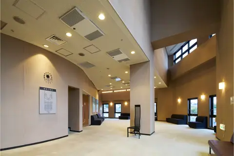 遊スタジオ（塩竈市民交流センター遊ホール内）：ホールのロビー