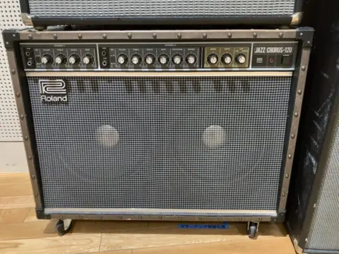 本所地域プラザ BIG SHIP スタジオ：ギターアンプ（Roland）