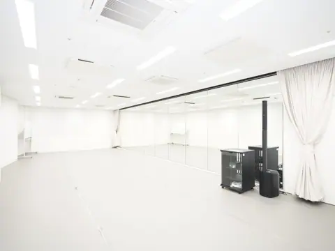 パルテノン多摩 リハーサル室・練習室:ミラー壁のリハーサル室