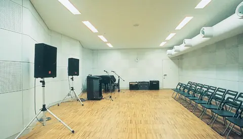 田原本青垣生涯学習センター 音楽スタジオ:音楽スタジオのスピーカーとアンプ