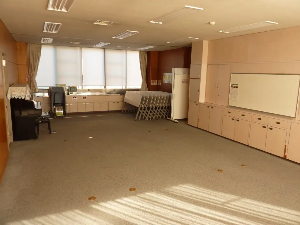 横浜市十日市場地区センター（アップライトピアノのある工芸室）