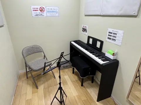アール・エイチ・ワイ 貸し音楽練習室 RHY尼崎：電子ピアノの部屋（尼崎1）