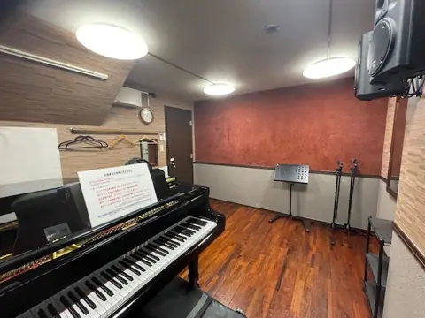アール・エイチ・ワイ 貸し音楽練習室 RHY甲東園（グランドピアノの部屋（甲東園1））