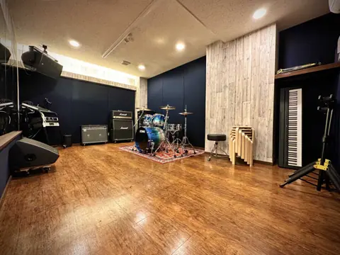 リンキィディンクスタジオ 蒲田（ドラムとアンプのある練習室）