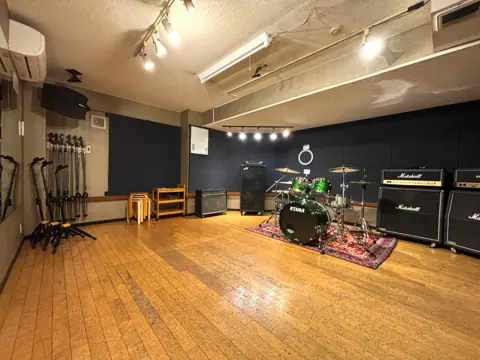 リンキィディンクスタジオ 葛西店(ドラムとアンプのある練習室)
