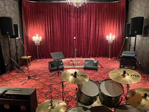 Riz MUSIC STUDIO（ドラムセットとアンプのあるスタジオ）