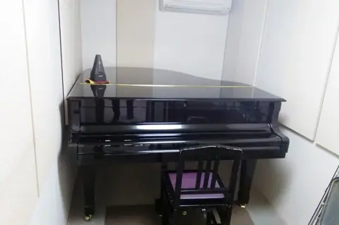 相模楽器 横山センター ピアノ練習室：グランドピアノの練習室