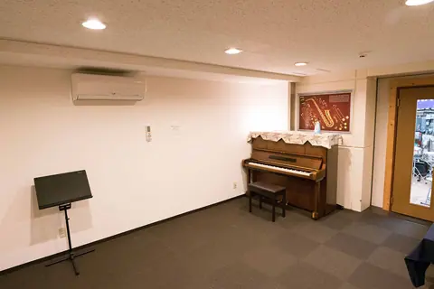 三響楽器 スタジオ：試奏室