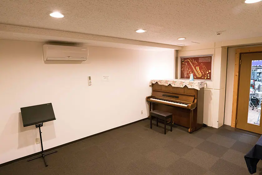 三響楽器 スタジオ(試奏室)