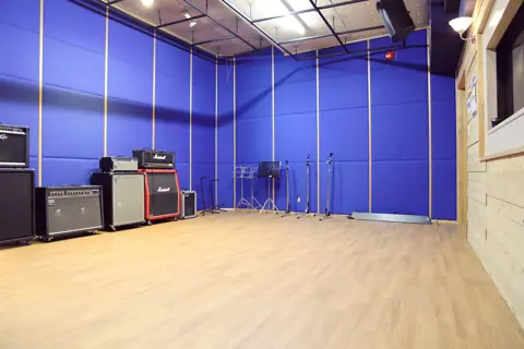 山王ホール スタジオ：アンプのある練習室