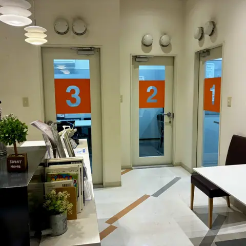 島村楽器 イオンモール直方店：練習室の扉前