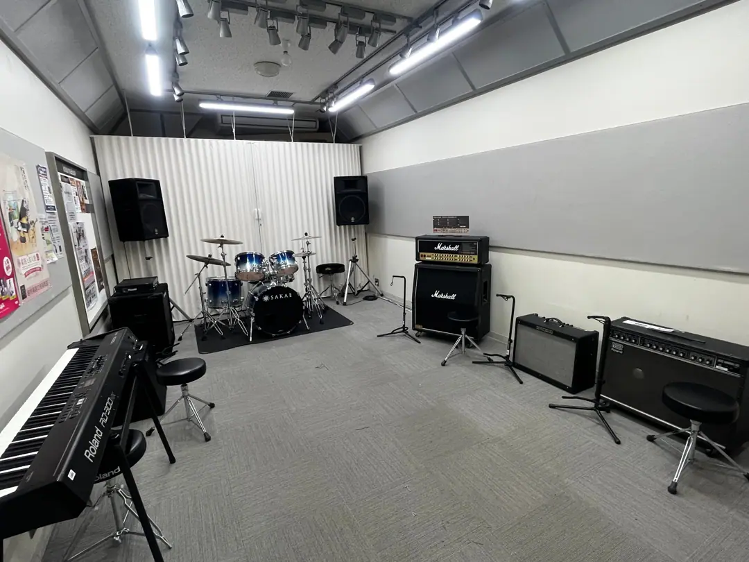 島村楽器 イオンモール岡崎店(ドラムセットとアンプの練習室)