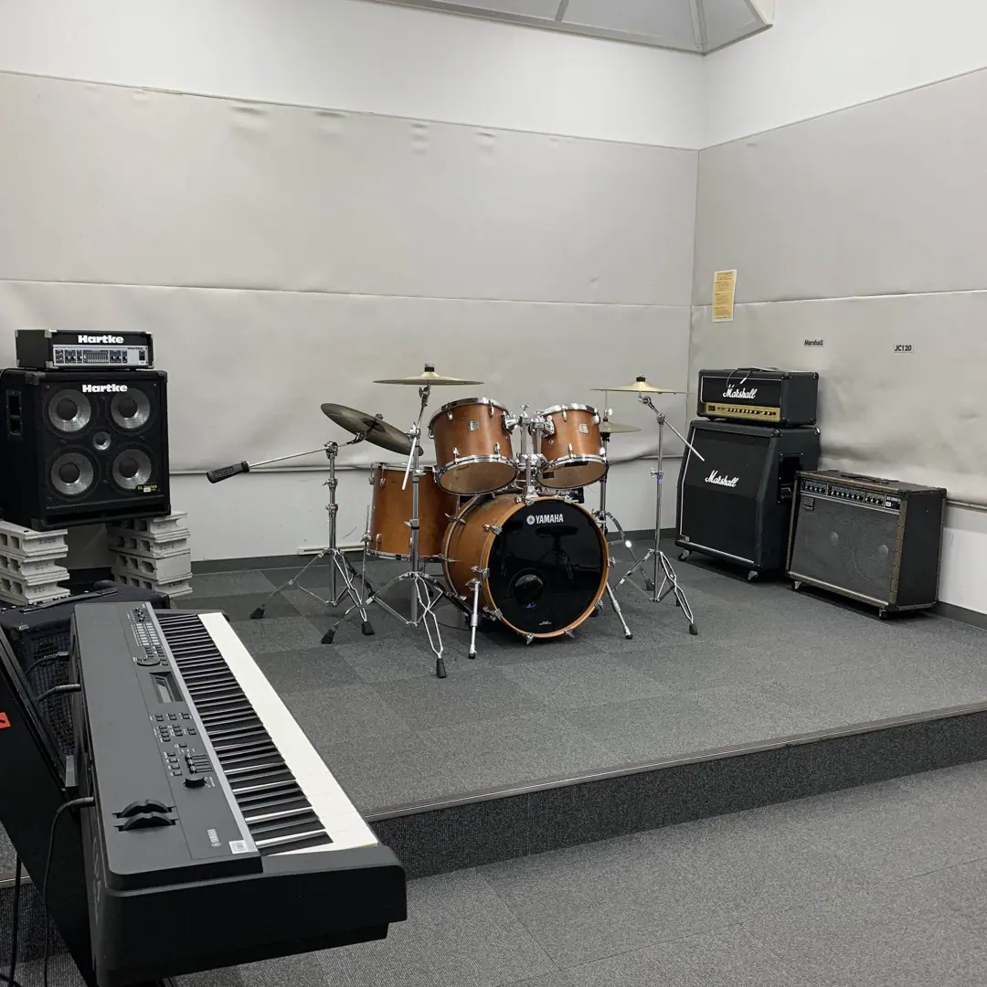 島村楽器 イオンモール大高店(ドラムセットとアンプの練習室)