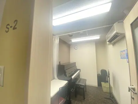 島村楽器 千葉店 レッスン室レンタル（アップライトピアノのS2）